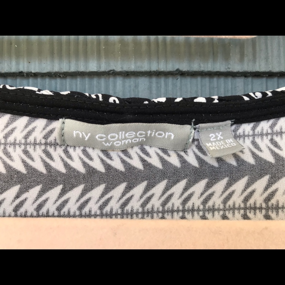 Blouse - Picture 2 of 3